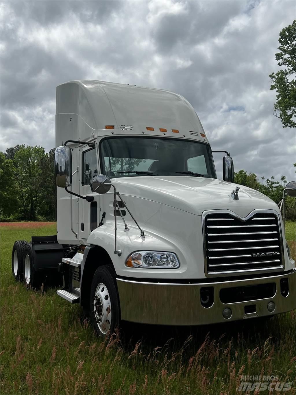 Mack CXU613 Sadulveokid