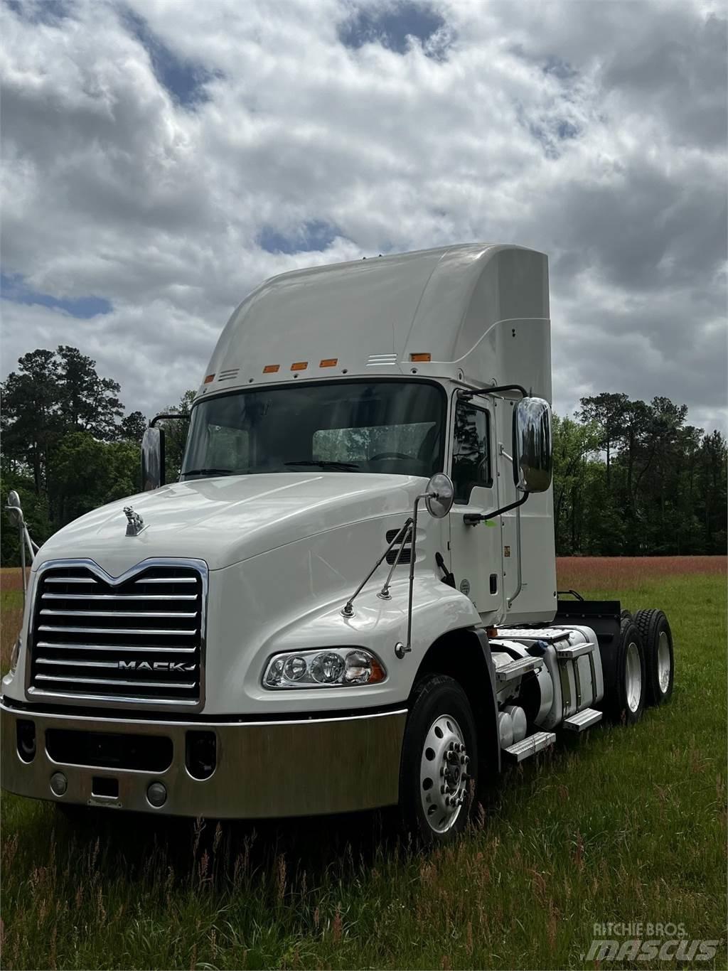 Mack CXU613 Sadulveokid