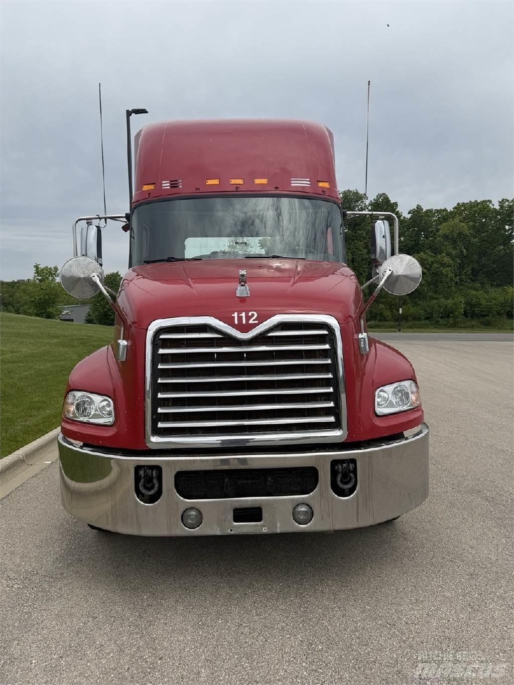 Mack CXU613 Sadulveokid