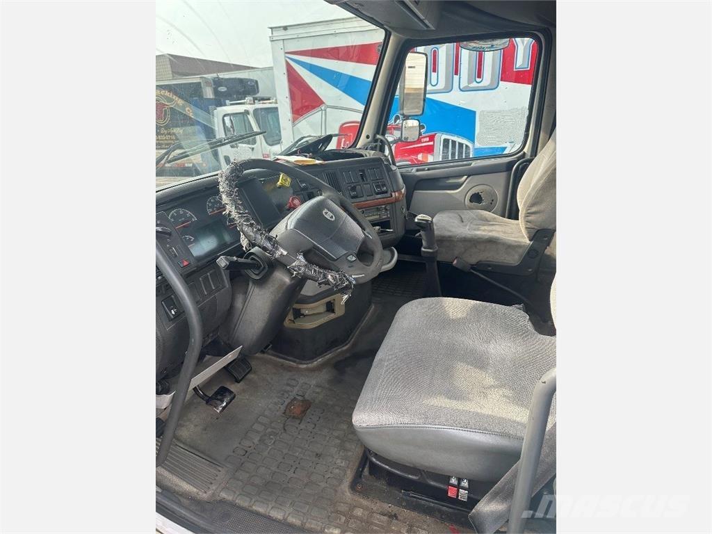 Volvo VNL Sadulveokid