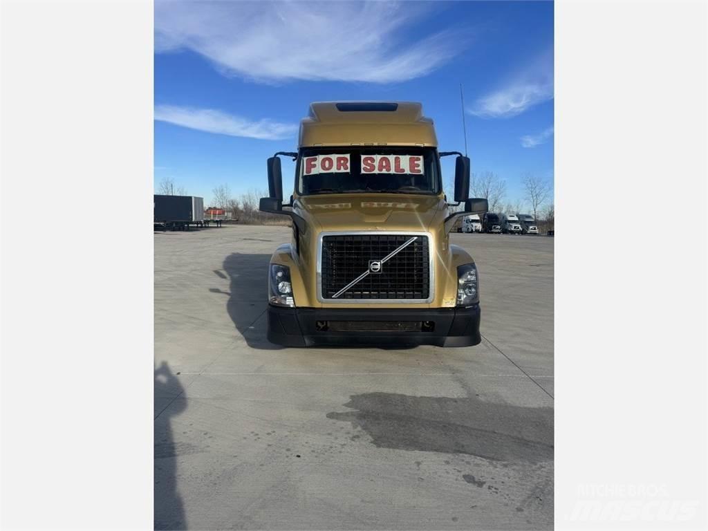 Volvo VNL 780 Sadulveokid