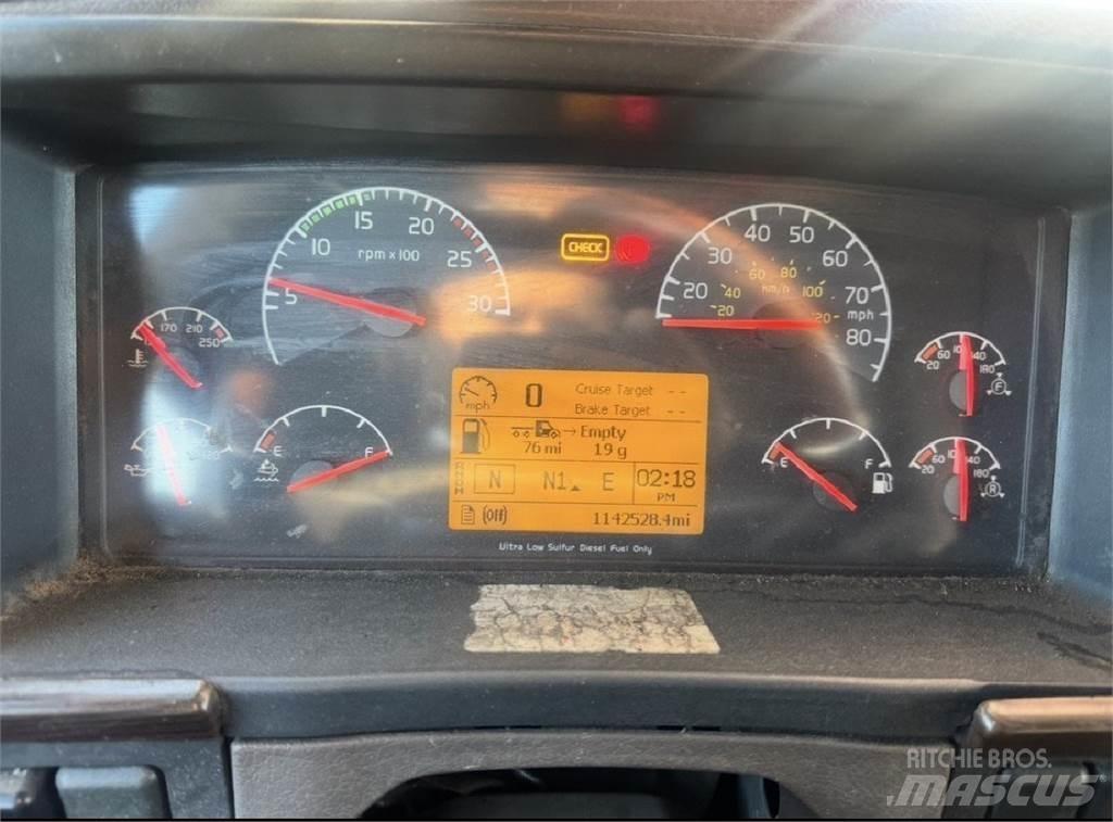 Volvo VNL 780 Sadulveokid
