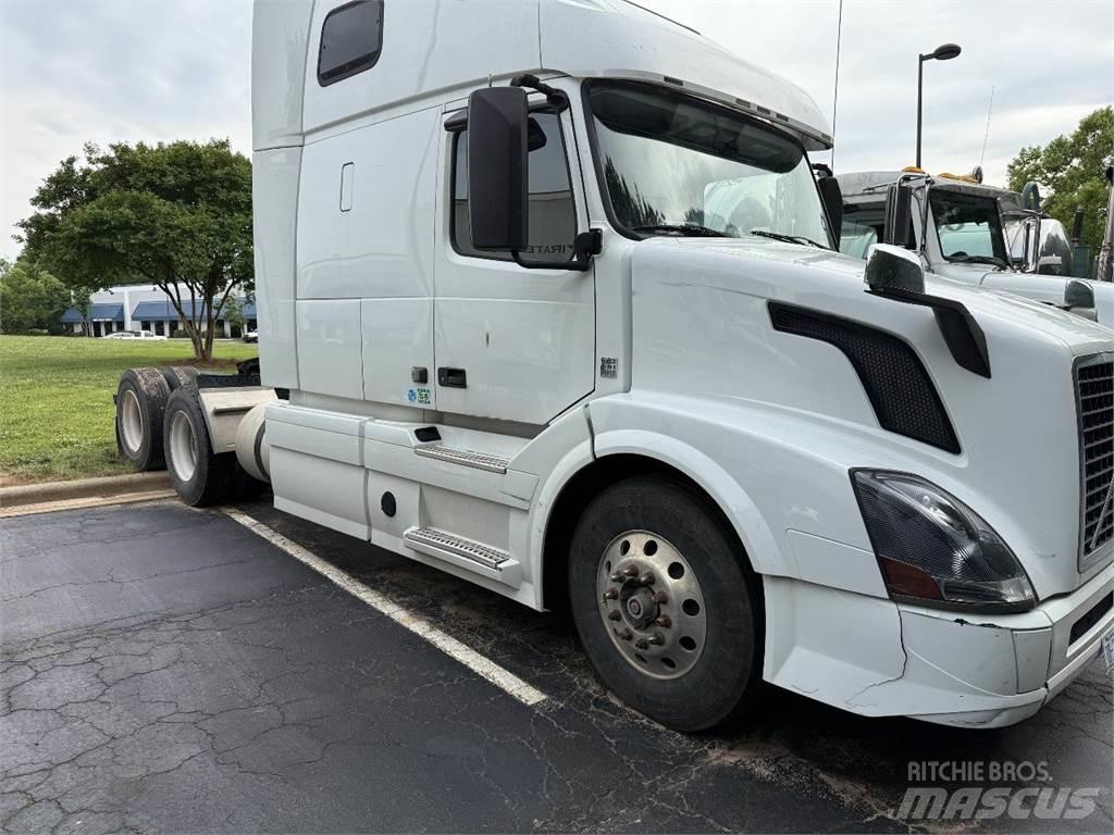Volvo VNL64T670 Sadulveokid