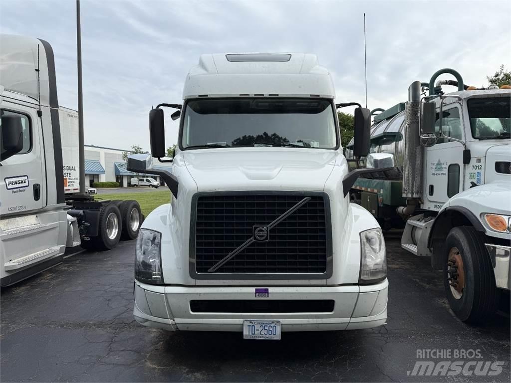 Volvo VNL64T670 Sadulveokid