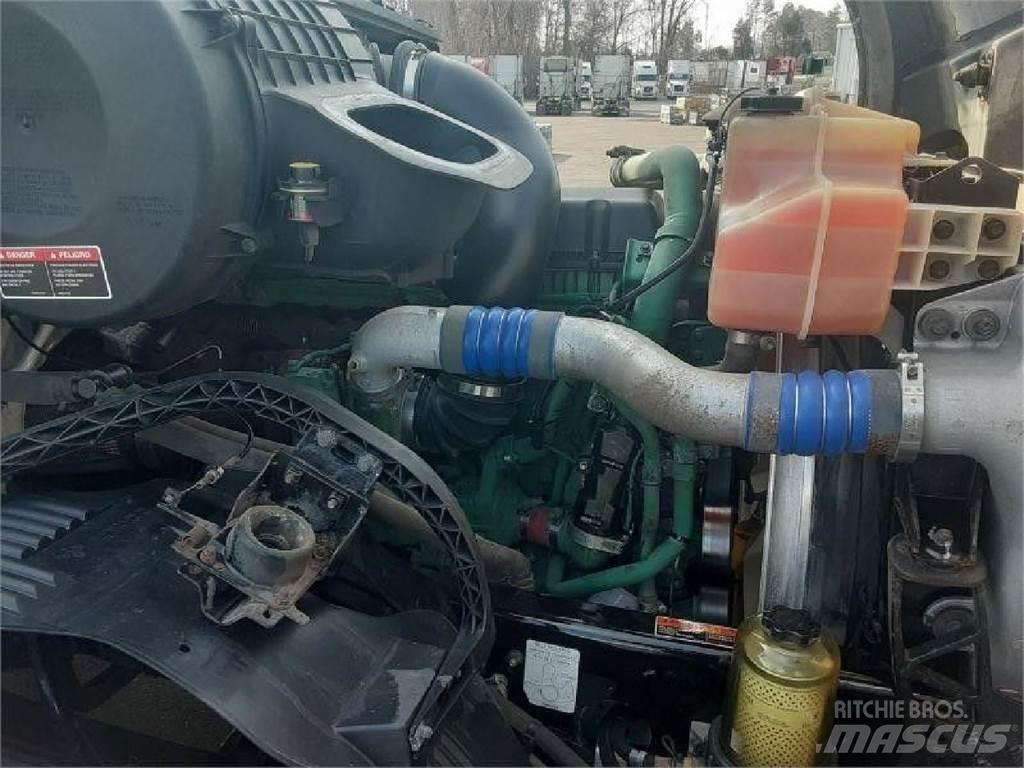 Volvo VNL64T670 Sadulveokid