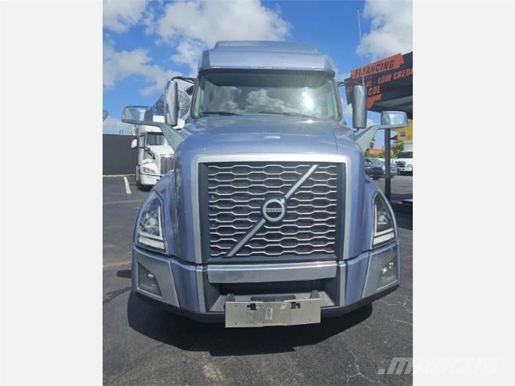 Volvo VNL64T760 Sadulveokid