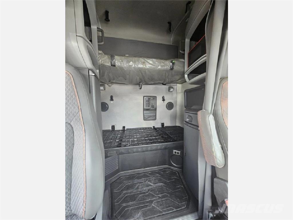 Volvo VNL64T760 Sadulveokid