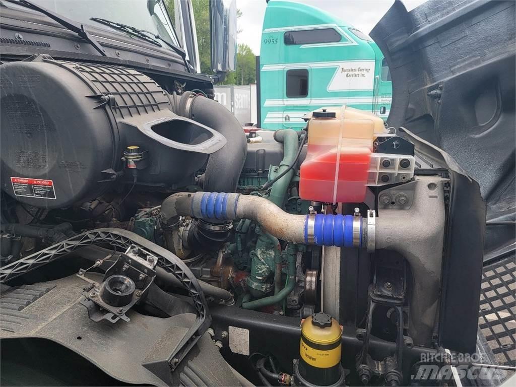 Volvo VNL64T780 Sadulveokid
