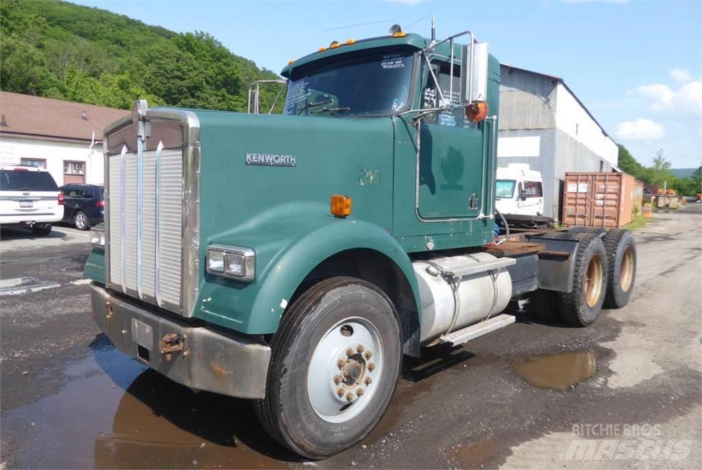 Kenworth W900B Raamautod