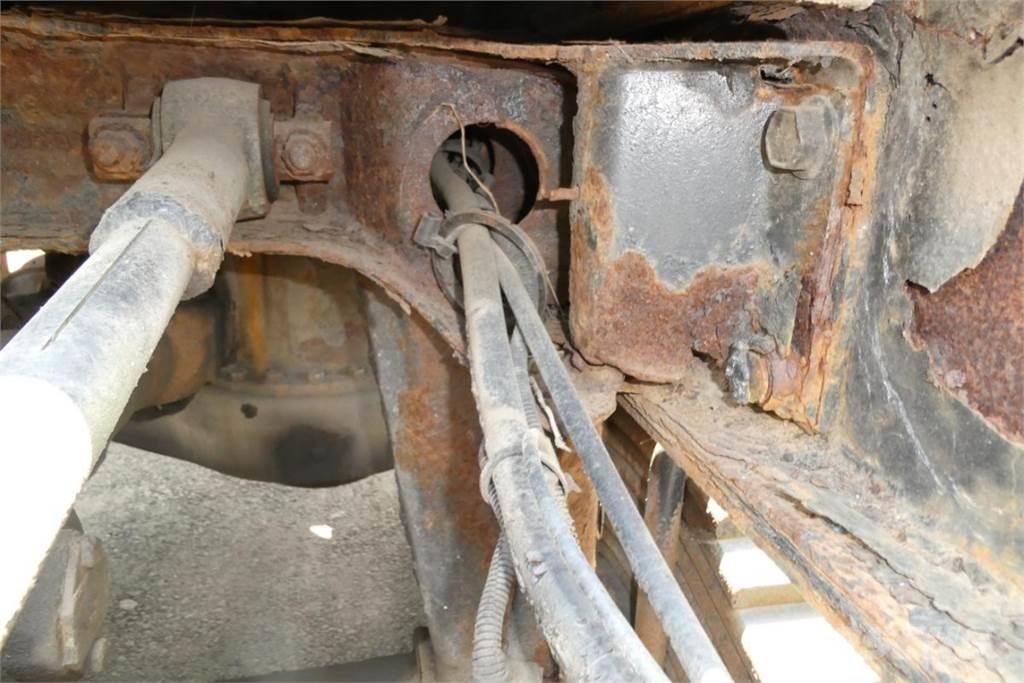 Mack CL733 Raamautod