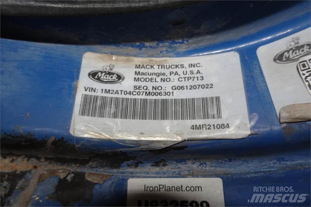 Mack CTP713 Betooniveokid