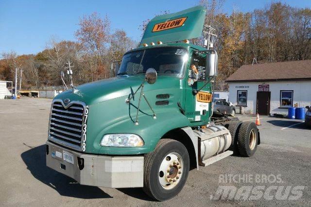 Mack CXN612 Raamautod