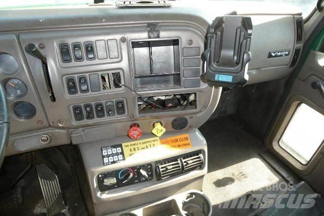 Mack CXN612 Raamautod