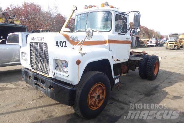 Mack R690T Raamautod