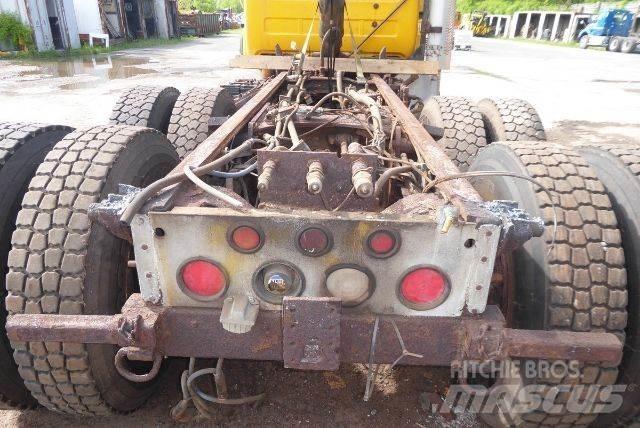 Mack RD688S Raamautod