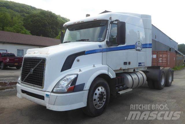 Volvo VNL64T Sadulveokid