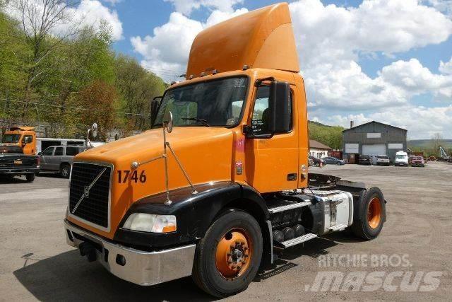 Volvo VNM42T Raamautod