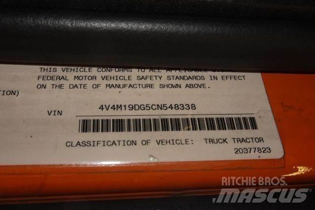 Volvo VNM42T Raamautod