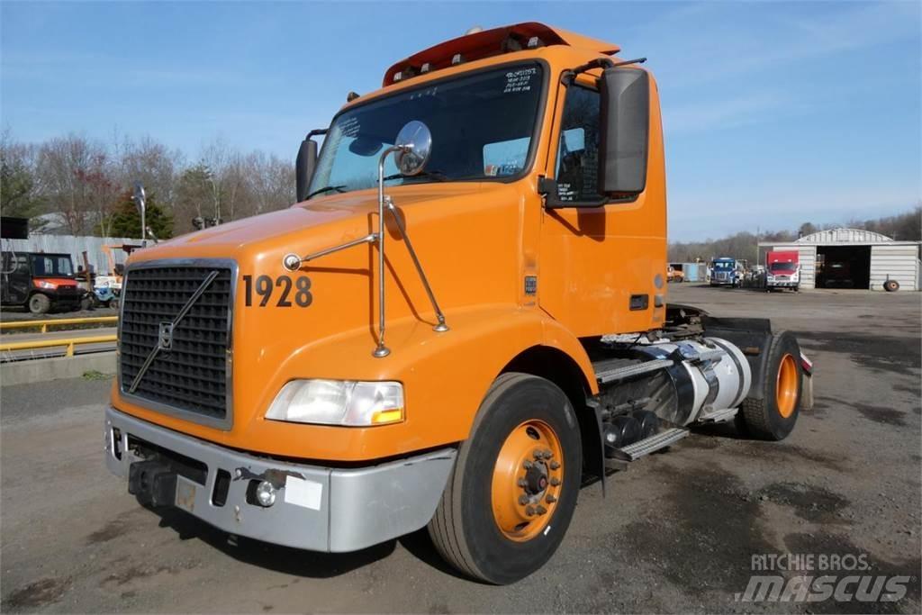Volvo VNM42T Raamautod