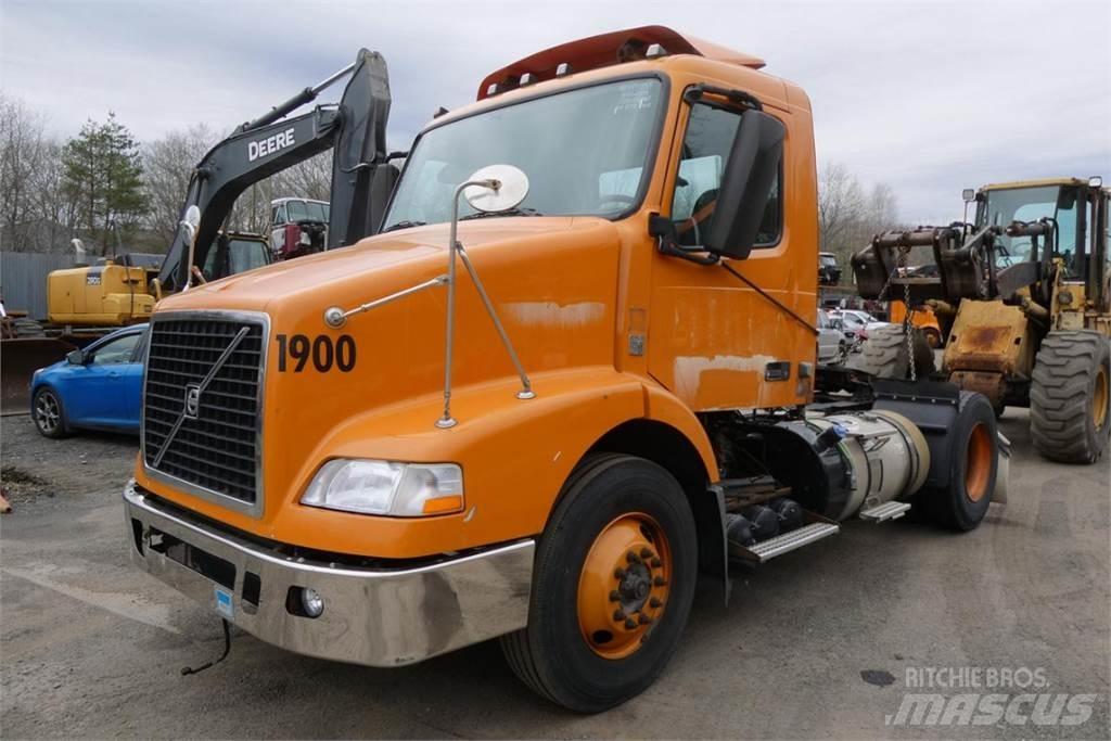 Volvo VNM42T Raamautod