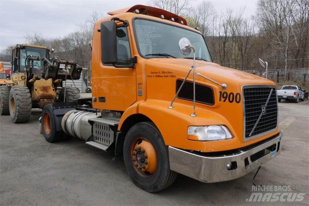 Volvo VNM42T Raamautod