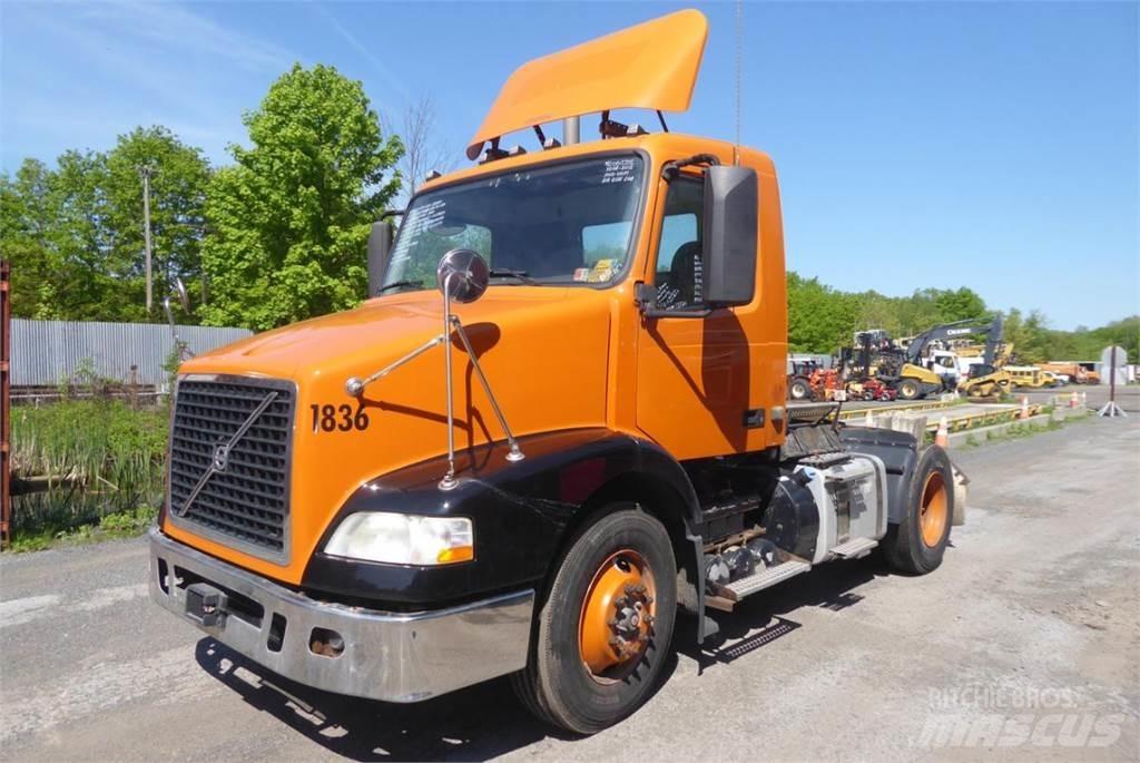 Volvo VNM42T Raamautod