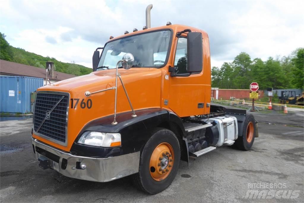 Volvo VNM42T Raamautod