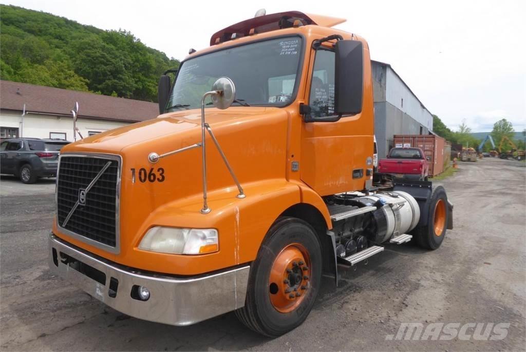 Volvo VNM42T Raamautod