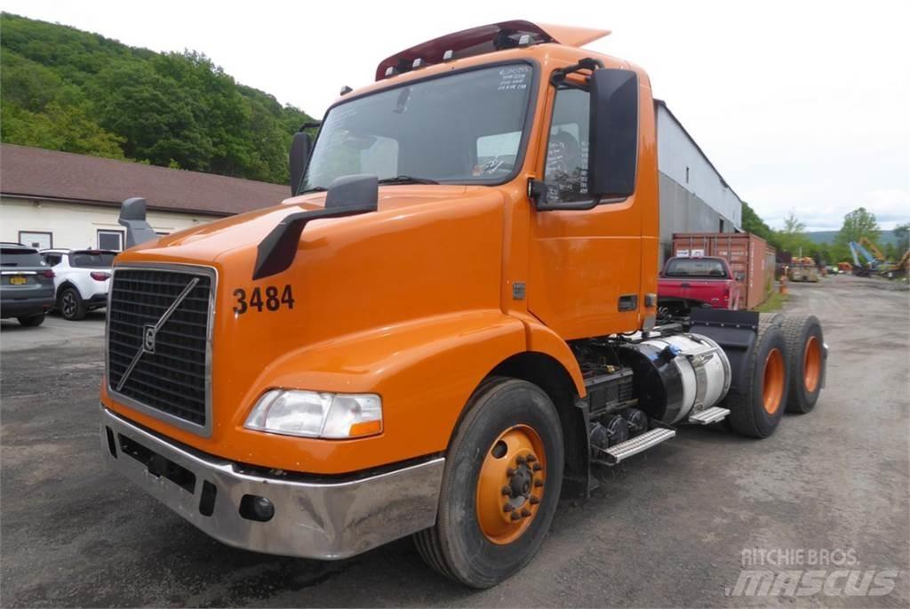 Volvo VNM64T Raamautod