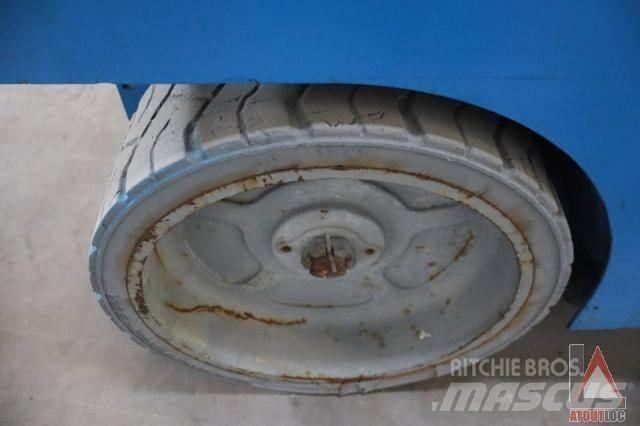 Genie GS-2046 Iseliikuvad poomtõstukid