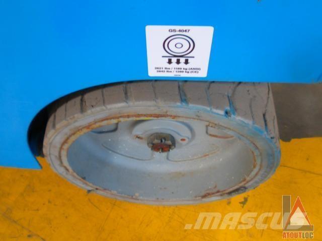 Genie GS-4047 Iseliikuvad poomtõstukid