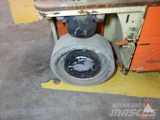 JLG 1230ES Iseliikuvad poomtõstukid