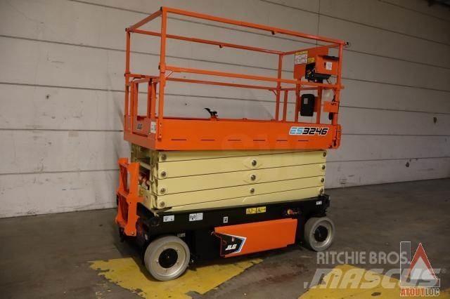 JLG 3246ES Iseliikuvad poomtõstukid