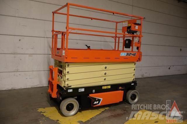 JLG 3246ES Iseliikuvad poomtõstukid