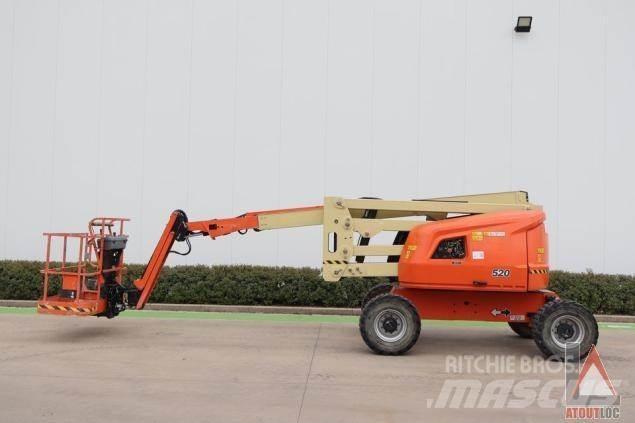 JLG 520AJ Iseliikuvad poomtõstukid
