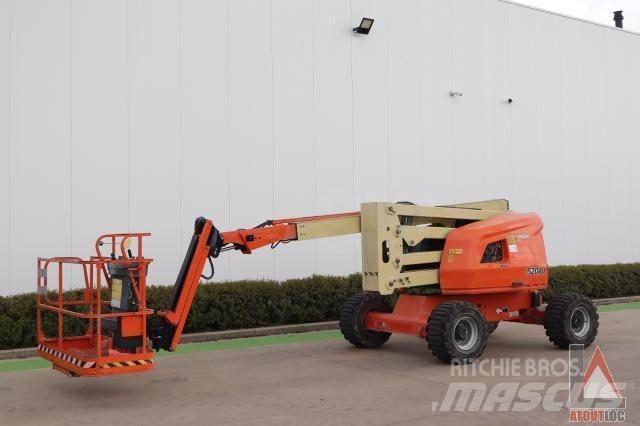 JLG 520AJ Iseliikuvad poomtõstukid