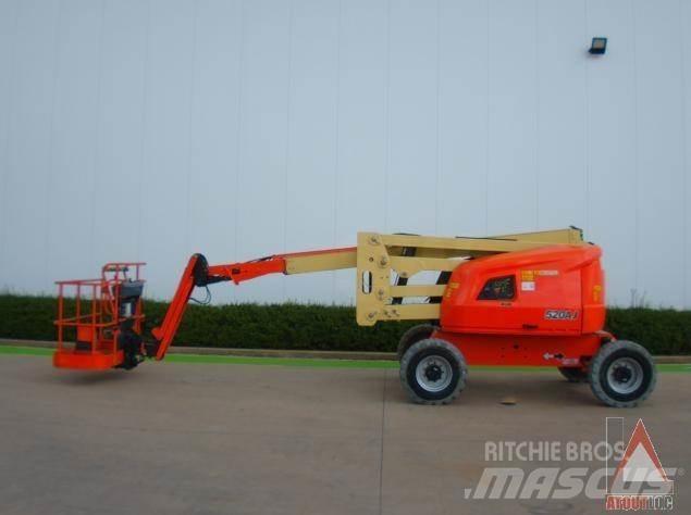 JLG 520AJ Iseliikuvad poomtõstukid
