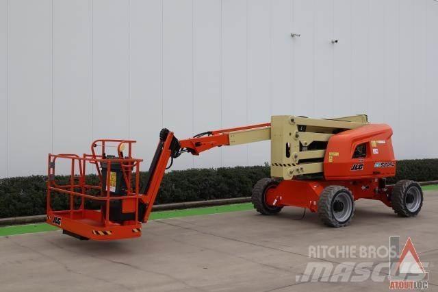 JLG EC 520AJ Iseliikuvad poomtõstukid
