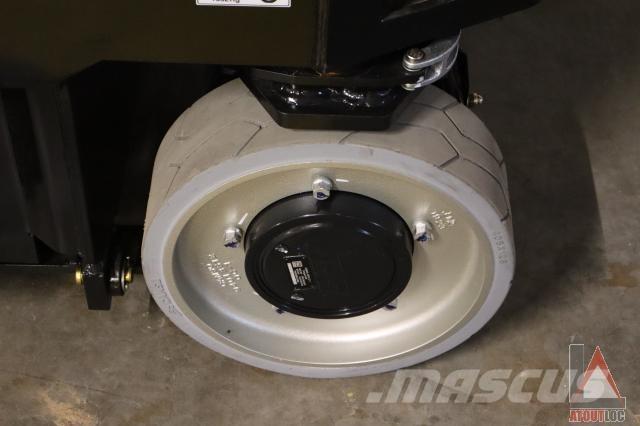 JLG ES3246 Iseliikuvad poomtõstukid