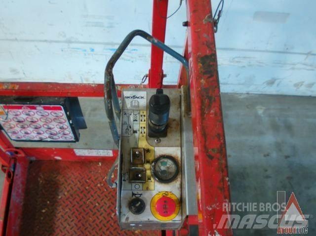 SkyJack SJ3219 Iseliikuvad poomtõstukid