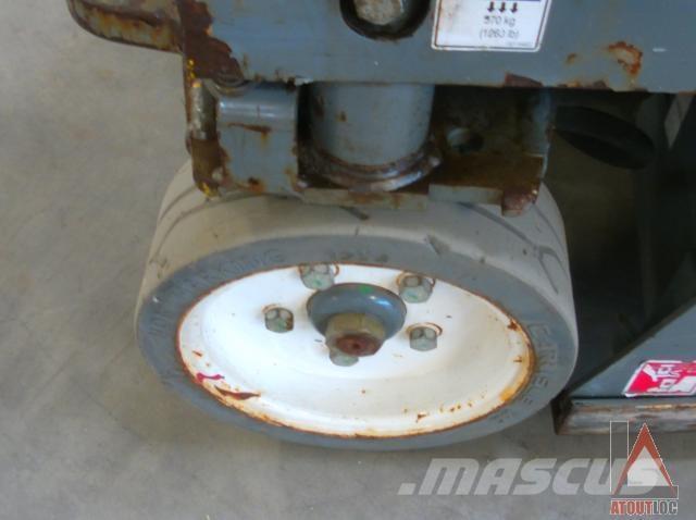 SkyJack SJ3219 Iseliikuvad poomtõstukid