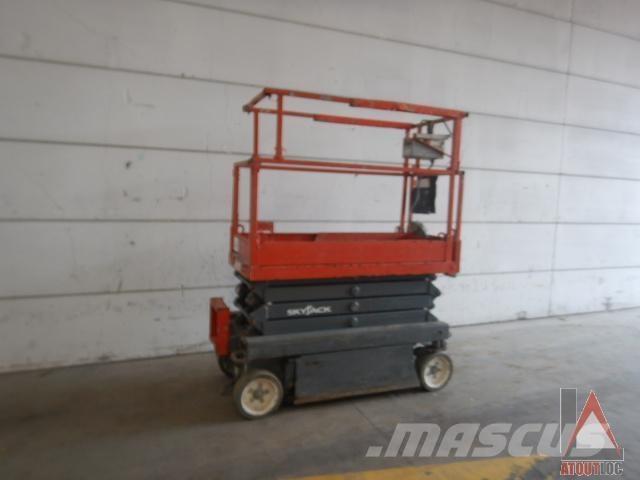 SkyJack SJ3219 Iseliikuvad poomtõstukid