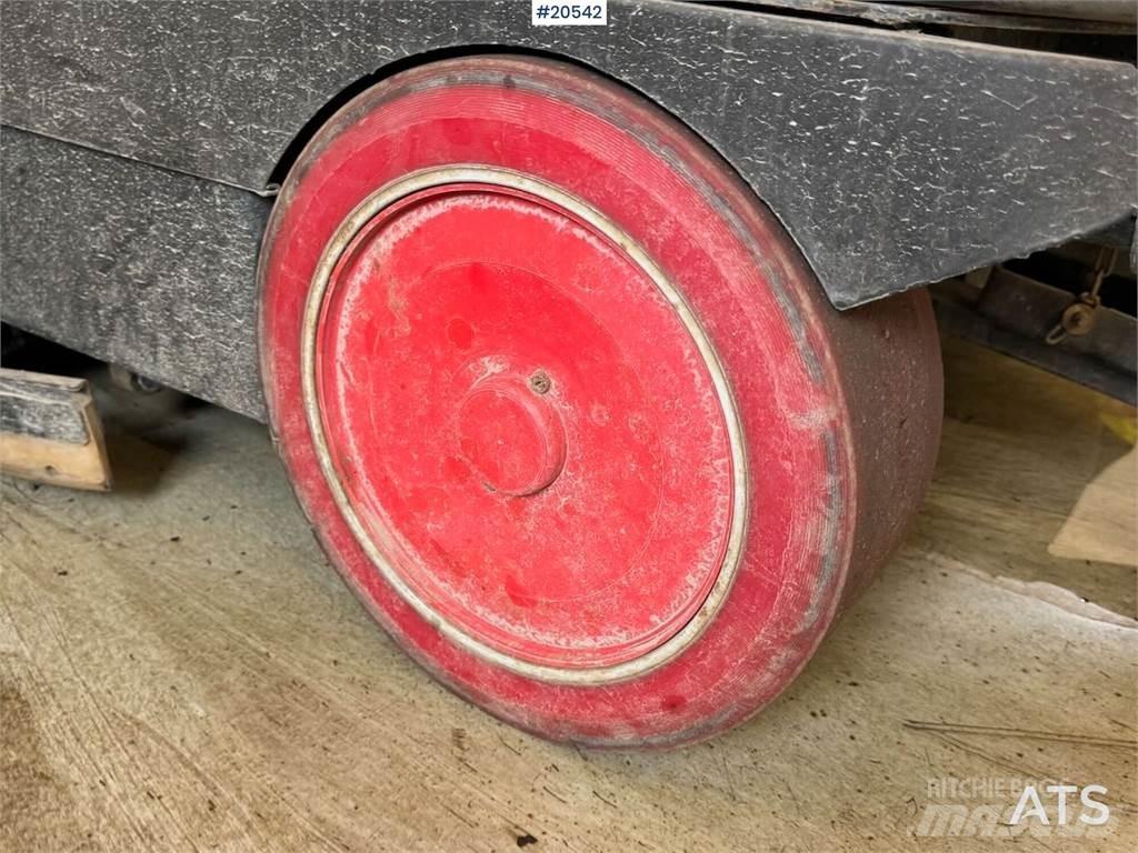 Comac Ultra 100 BS Muu