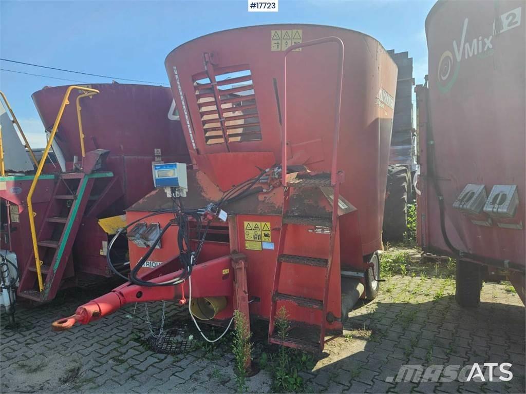 Trioliet SM-12 Loomasööda vagunid