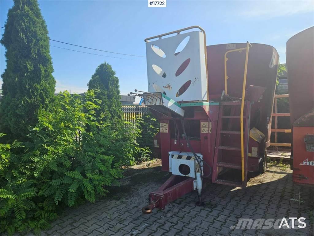 Unifast M 12 Loomasööda vagunid