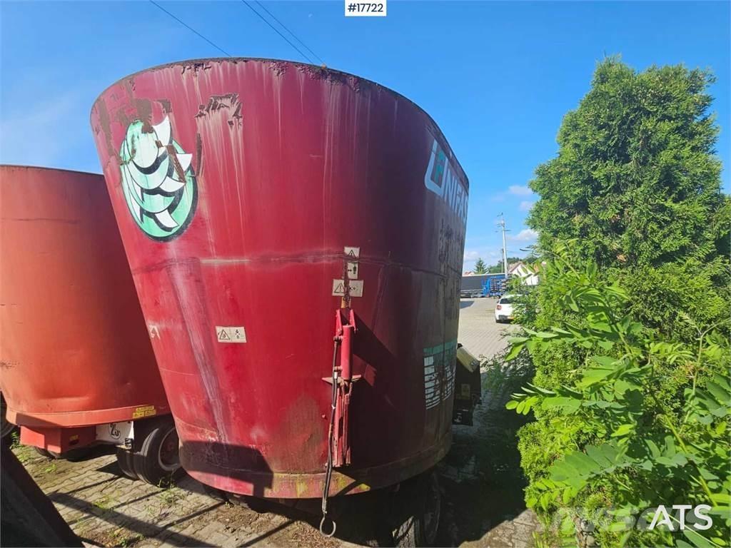 Unifast M 12 Loomasööda vagunid