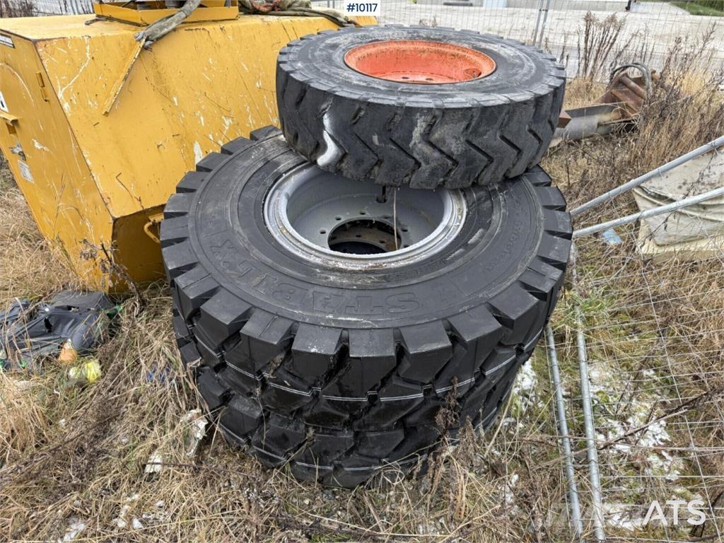  Däck med fälg Olika Muud osad