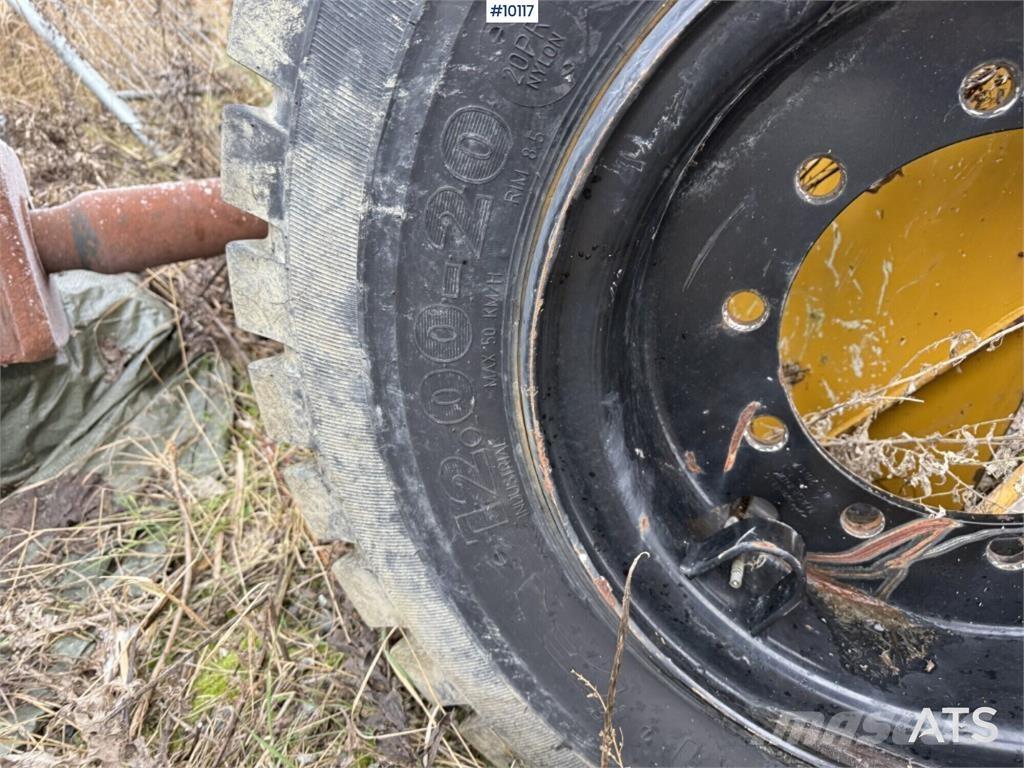  Däck med fälg Olika Muud osad