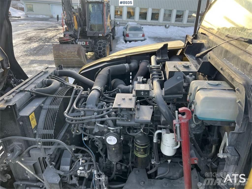 Komatsu HM300-3 Liigendraamiga pinnaseveokid