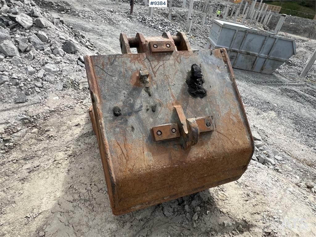 Komatsu PC210LC-8 Roomikekskavaatorid
